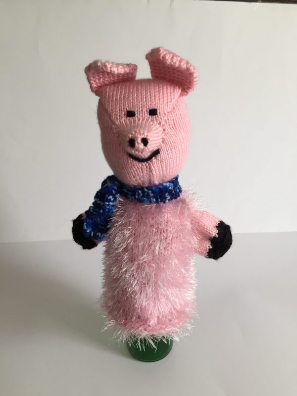 Flaschendeko Schweinchen gestrickt Handarbeitseckle