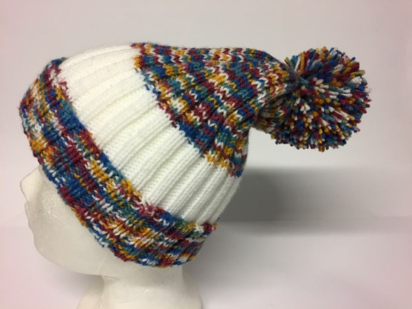 gestrickte Mütze mit Bommel, handgestrickt, Handarbeitseckle